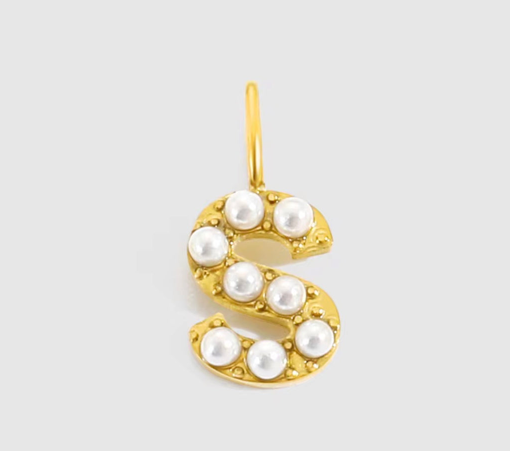 Core Pearl Initial Charm Necklace – 18K Gold PVD Stainless Steel