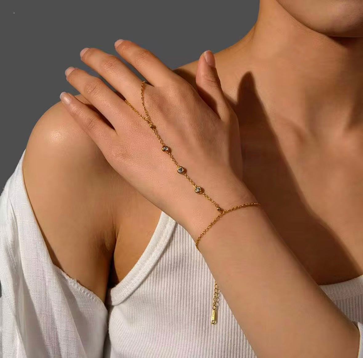 Core Esme Hand Chain